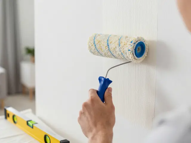 Tapezieren lernen: Die komplette Anleitung für Anfänger im Wohnbereich